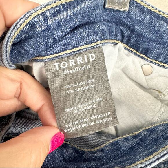 Torrid Crop Boyfriend Straight Vintage Stretch Mid-Rise Jean In Psyche Wash - 24 - Picture 14 of 15